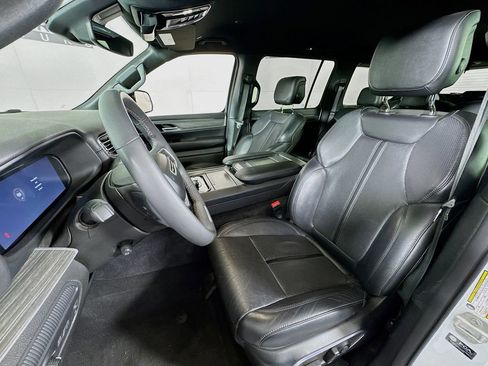 Used 2024 Jeep Wagoneer Series II w/ Flexible Seating Group RWD image 22