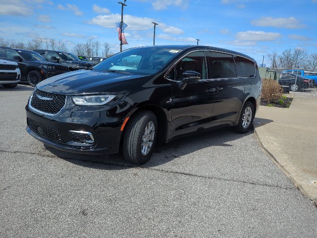 New 2026 Chrysler Pacifica Select FWD image 4