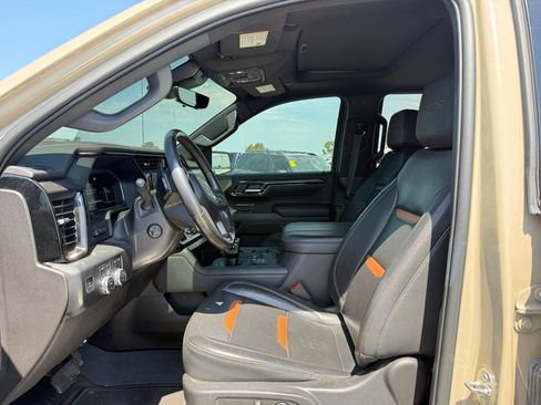 Used 2023 GMC Sierra 1500 AT4 w/ AT4 Premium Package AWD/4WD image 5