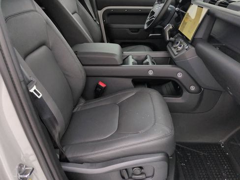 New 2026 Land Rover Defender 110 X-Dynamic SE image 22