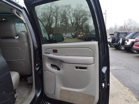 Used 2005 Chevrolet Avalanche Z71 w/ Sun And Sound Package image 26