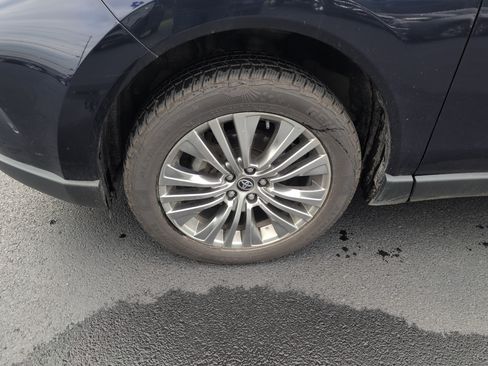 Used 2021 Toyota Venza XLE w/ Softex Package AWD/4WD image 11
