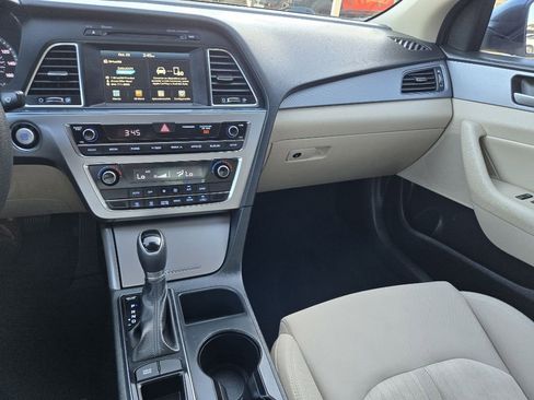 Used 2017 Hyundai Sonata SE image 18
