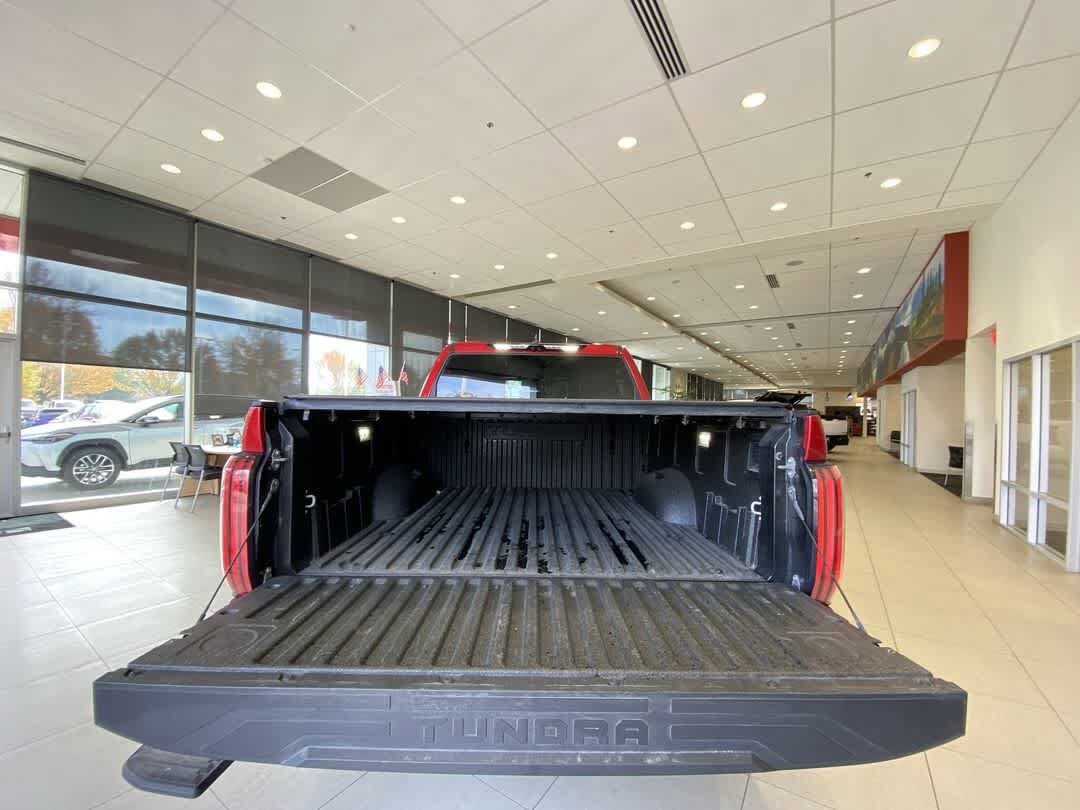 Used 2024 Toyota Tundra Platinum AWD/4WD image 27
