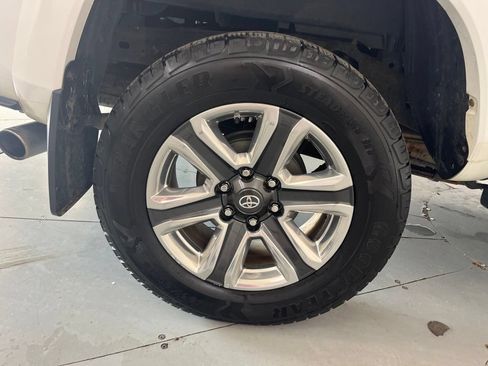 Used 2018 Toyota Tacoma Limited AWD/4WD image 16