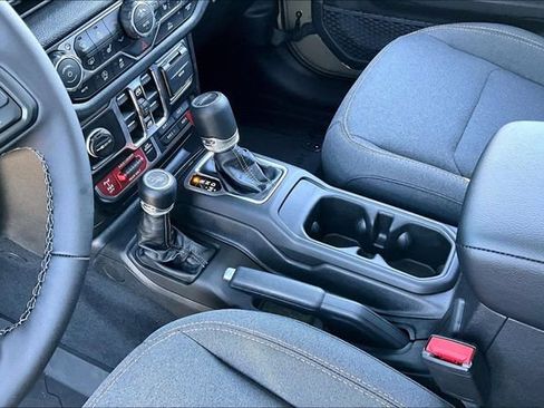 New 2026 Jeep Gladiator Sport AWD/4WD image 9
