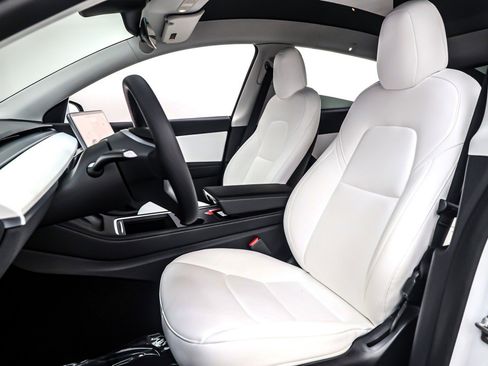 Used 2021 Tesla Model Y Long Range image 17