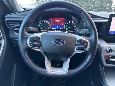 Used 2021 Ford Explorer XLT image 16