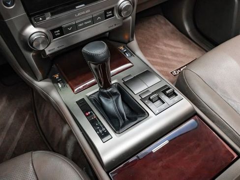 Used 2017 Lexus GX 460 image 32