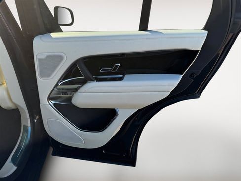 New 2025 Land Rover Range Rover SE image 19