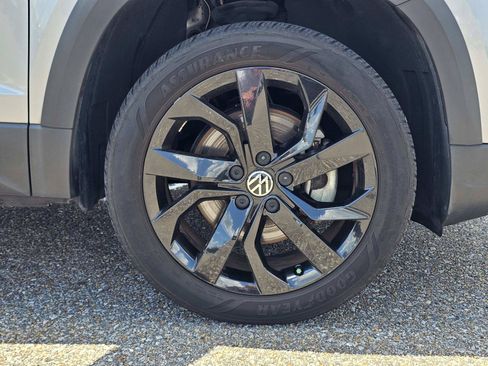 Used 2023 Volkswagen Taos SE w/ Black Wheel Package FWD image 6