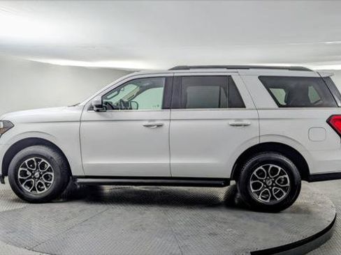 Used 2024 Ford Expedition XLT image 3