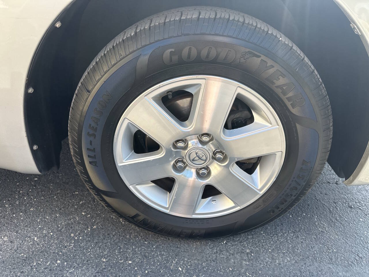 Used 2004 Toyota Sienna LE w/ LE Pkg 7 FWD image 5