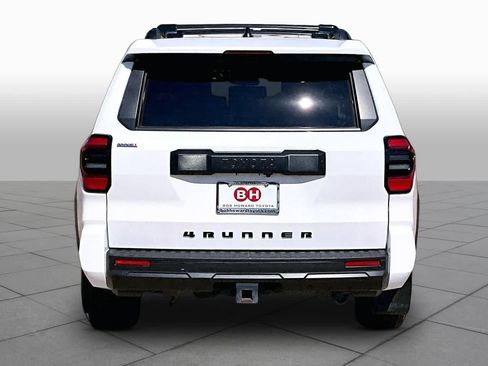 Used 2025 Toyota 4Runner SR5 AWD/4WD image 5