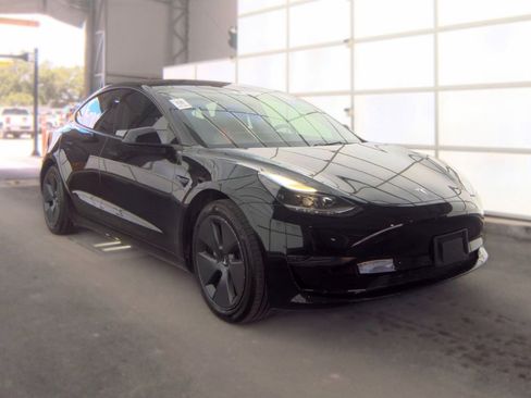 Used 2023 Tesla Model 3 Standard Range RWD image 3