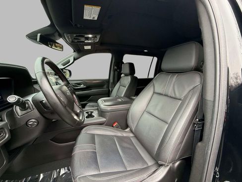 Used 2024 Chevrolet Suburban RST w/ Luxury Package image 2