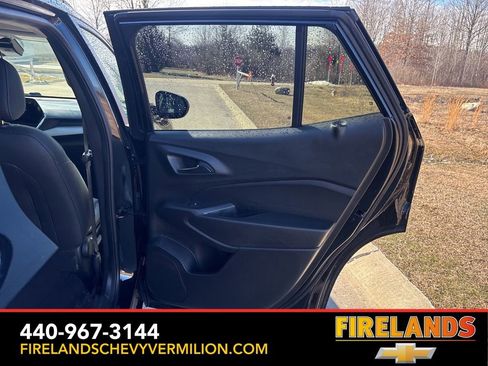Used 2025 Chevrolet Trax LT w/ LT Convenience Package image 31