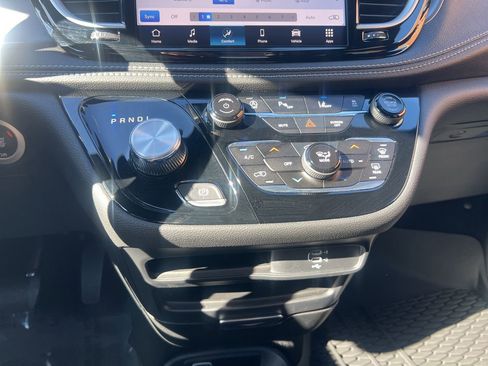 New 2026 Chrysler Pacifica Select image 23