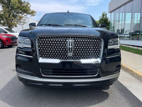 Used 2023 Lincoln Navigator L Reserve AWD/4WD image 2