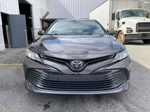 Used 2018 Toyota Camry LE w/ Moonroof Package image 3