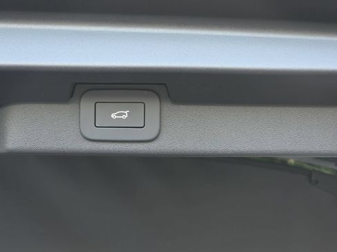 New 2026 Land Rover Discovery Limited Edition AWD/4WD image 13
