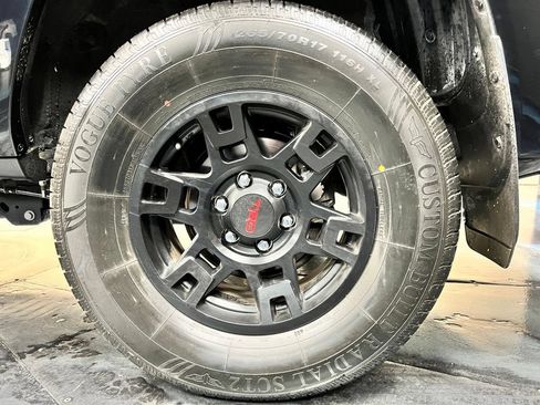 Used 2021 Toyota 4Runner Venture w/ Moonroof Package AWD/4WD image 8