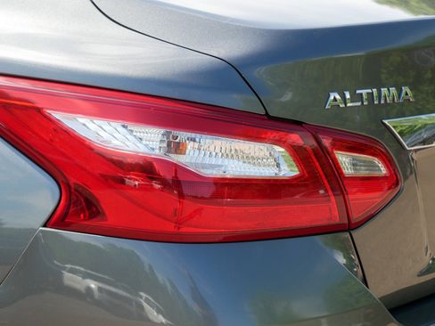 Certified 2017 Nissan Altima 2.5 SV FWD image 17