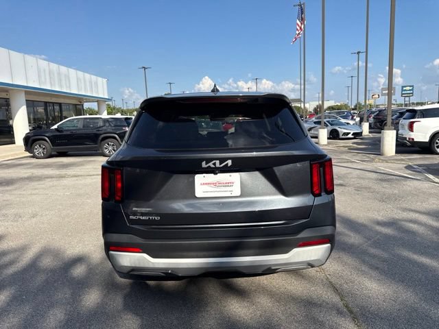 Used 2024 Kia Sorento LX FWD image 17