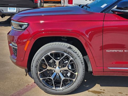 New 2025 Jeep Grand Cherokee Summit image 6