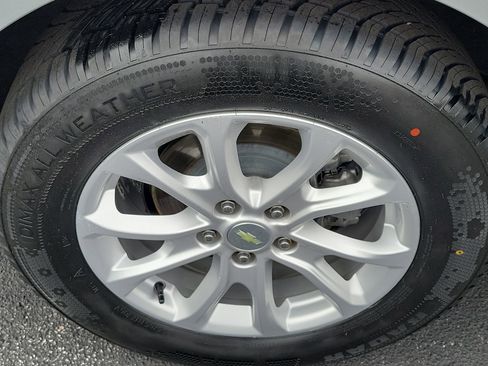 Used 2019 Chevrolet Equinox LS w/ LS Convenience Package image 11