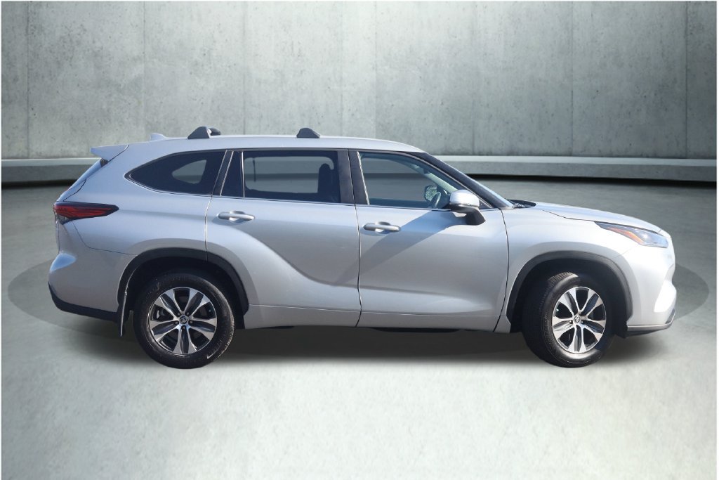 Used 2023 Toyota Highlander XLE AWD/4WD image 41