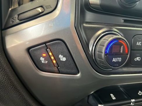 Used 2018 Chevrolet Silverado 1500 LT w/ Midnight Edition AWD/4WD image 15