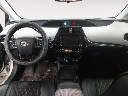 Used 2021 Toyota Prius LE image 10