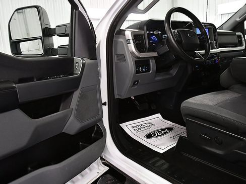 Used 2024 Ford F250 XLT image 18