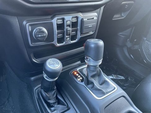 Used 2022 Jeep Wrangler Unlimited Sahara image 16