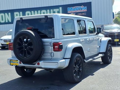 Used 2023 Jeep Wrangler Unlimited Sahara AWD/4WD image 5