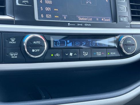 Certified 2019 Toyota Highlander XLE AWD/4WD image 20