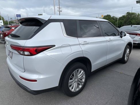 Used 2024 Mitsubishi Outlander ES FWD image 5
