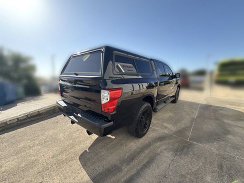 Used 2019 Nissan Titan SV w/ SV Convenience Package RWD image 5