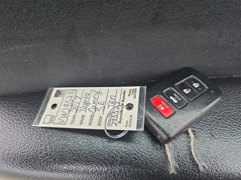 Used 2017 Toyota Camry XSE image 36