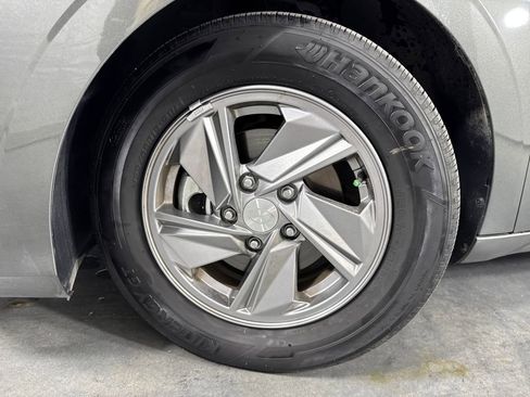 Certified 2025 Hyundai Elantra SE image 25