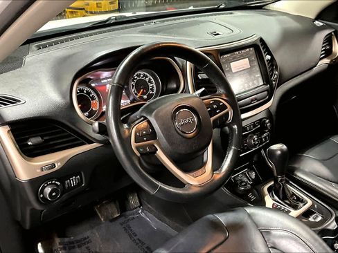Used 2015 Jeep Cherokee Limited image 18