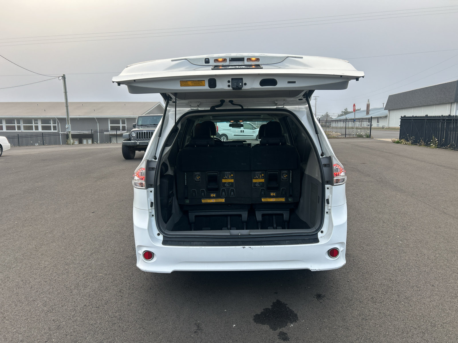 Used 2011 Toyota Sienna SE w/ Preferred Pkg FWD image 32