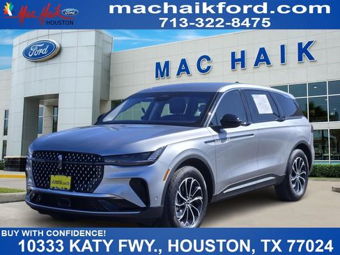 Used 2024 Lincoln Nautilus Premier image 1