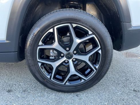 Used 2025 Jeep Compass Limited image 30