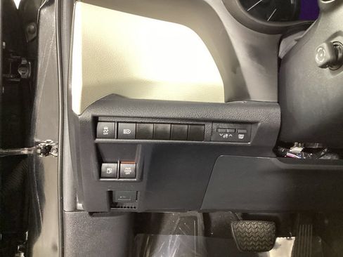 Used 2024 Toyota Sienna Limited AWD/4WD image 12