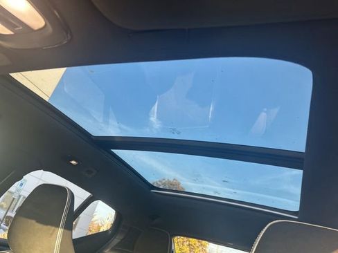 Used 2025 Volvo XC40 B5 Plus image 28