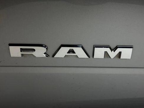 Used 2019 RAM 2500 Tradesman w/ Chrome Appearance Group RWD image 9