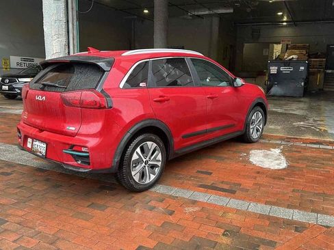 Used 2022 Kia Niro EX Premium w/ Cold Weather Package image 3