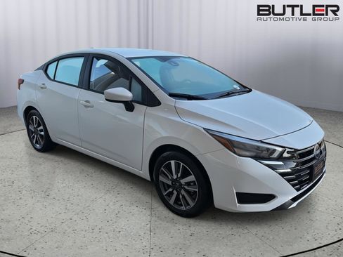 Used 2025 Nissan Versa SV FWD image 8